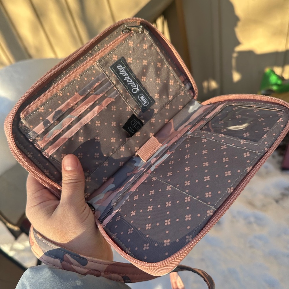 Lug Quickstep Convertible Wallet - Quilted Pink Camo - Picture 6 of 10